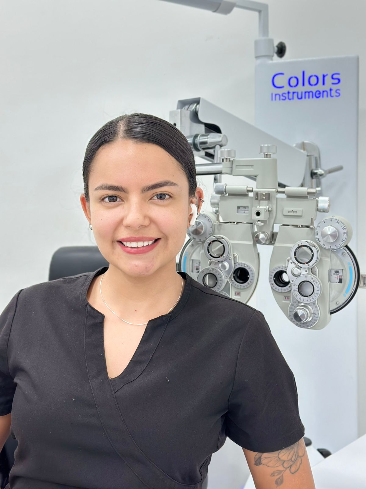 Dra. Alejandra Sanabria - OPTÓMETRA